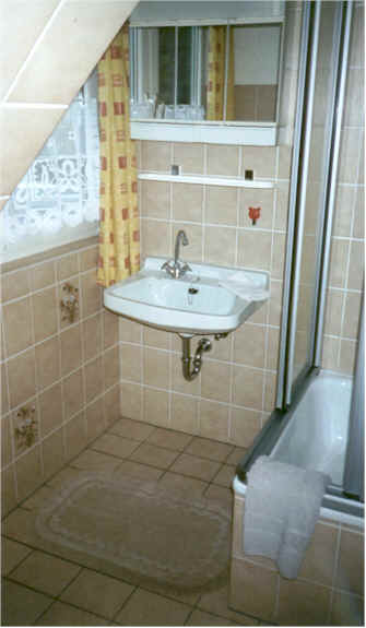 Extrabad mit Dusche und WC